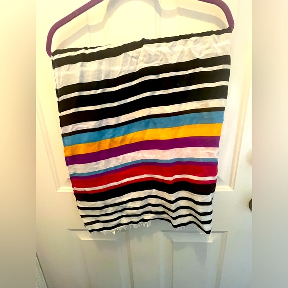 NWOT Women’s Banana Republic Bright Stripe Scarf/Wrap - Picture 3 of 4